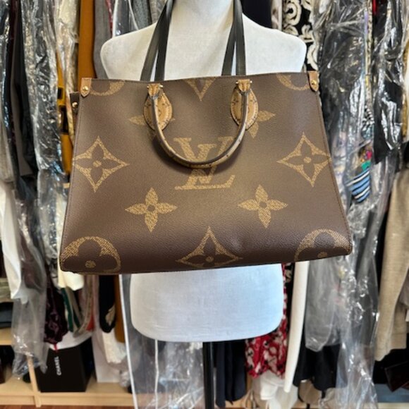 Louis Vuitton Monogram OnThe Go MM - Picture 9 of 13